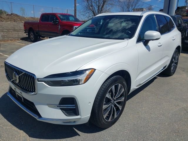 Used 2023 Volvo XC60 B5 Plus AWD/4WD image 2