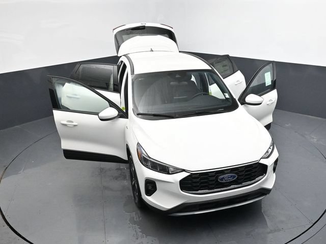 Certified 2025 Ford Escape ST-Line Select AWD/4WD image 46
