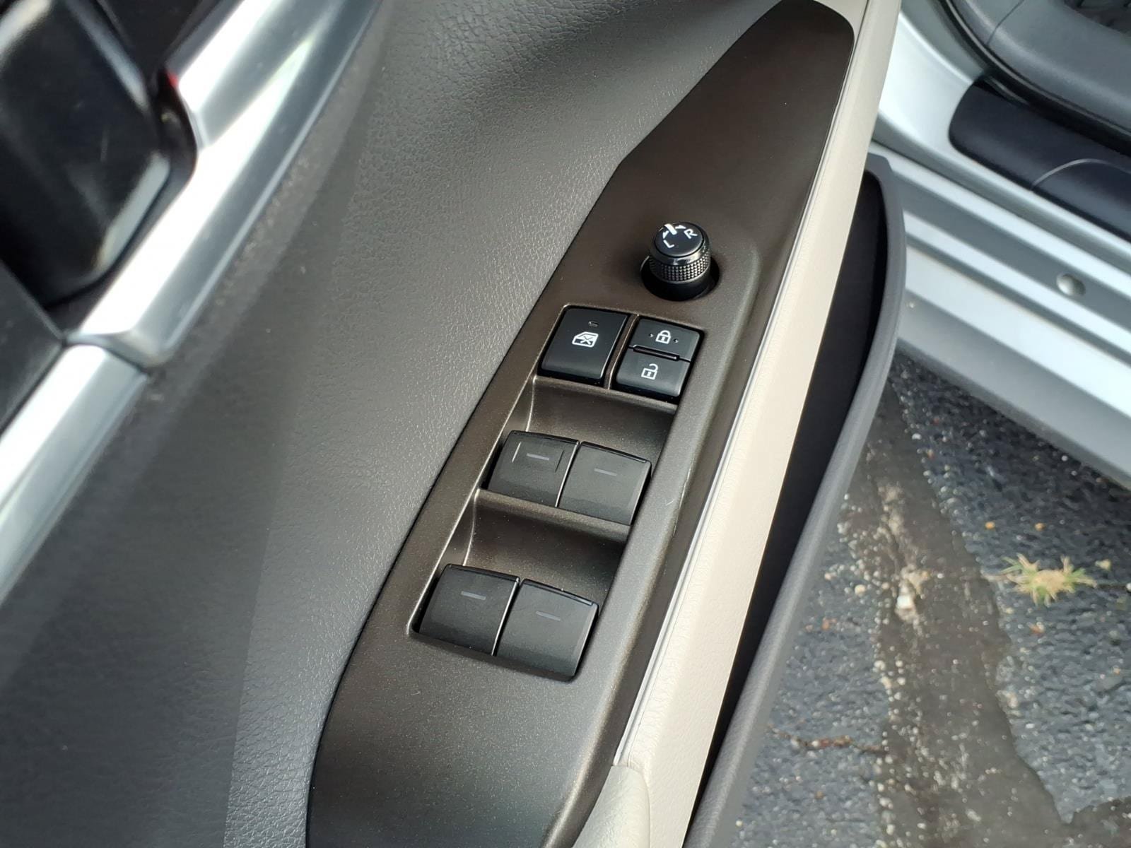 Used 2021 Toyota Camry LE w/ Convenience Package AWD/4WD image 9