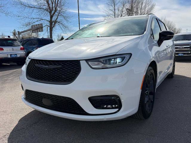 Used 2025 Chrysler Pacifica Limited image 1