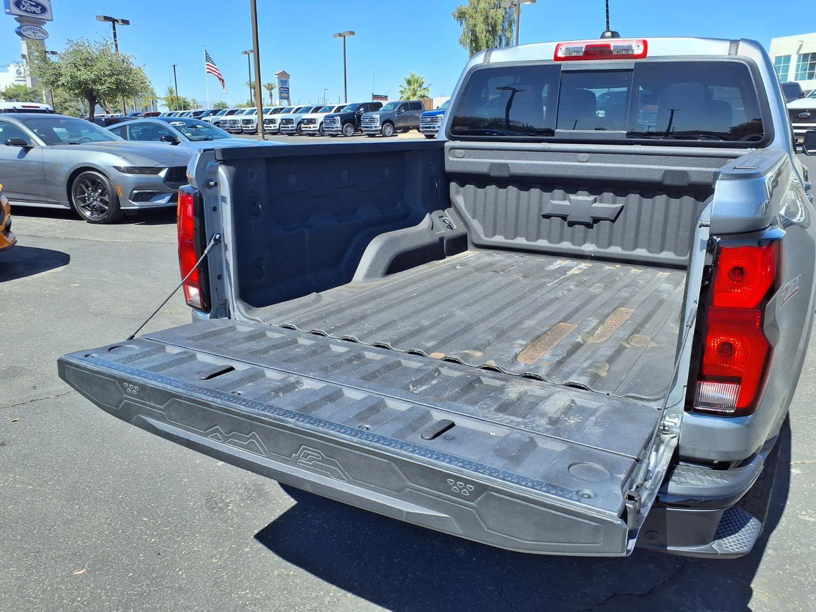 Used 2023 Chevrolet Colorado Z71 w/ Z71 Convenience Package 2 AWD/4WD image 16