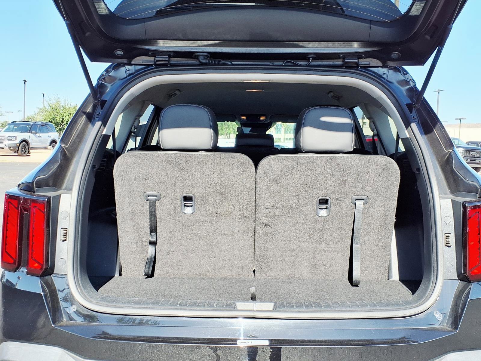 Used 2024 Kia Sorento S image 17