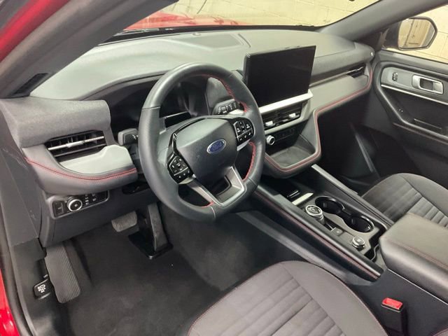 Certified 2025 Ford Explorer ST-Line w/ ST-Line Street Pack image 7