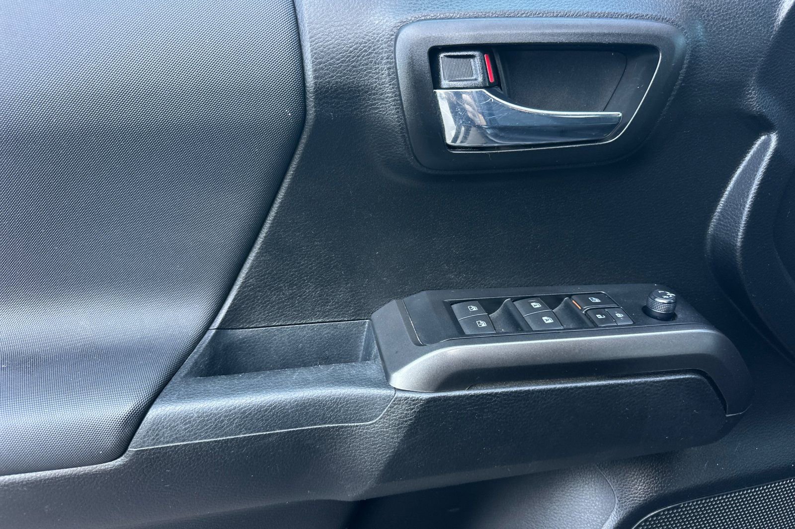 Used 2021 Toyota Tacoma TRD Sport w/ Technology Package RWD image 10