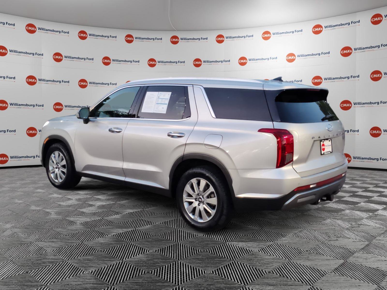 Used 2024 Hyundai Palisade SEL FWD image 3