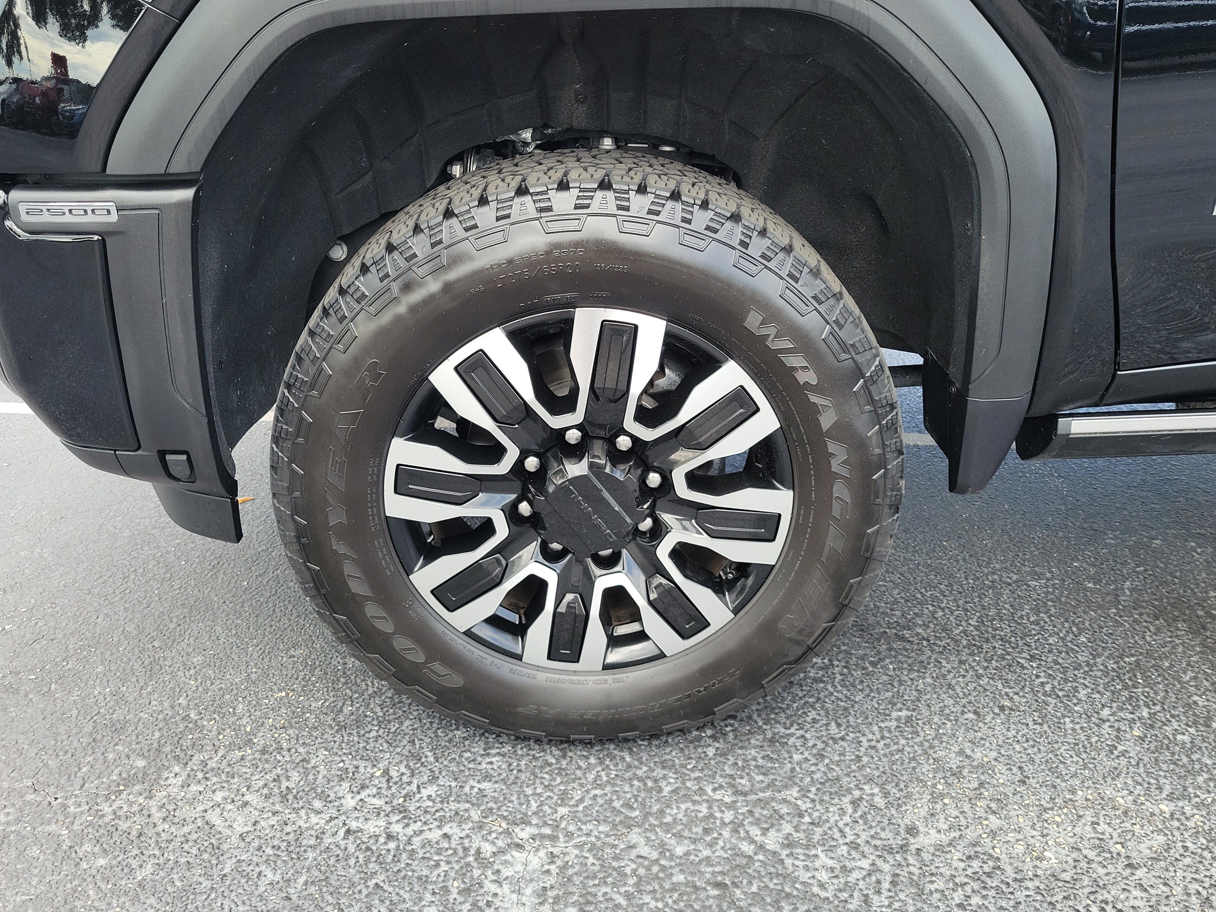 Used 2025 GMC Sierra 2500 Denali Ultimate AWD/4WD image 5