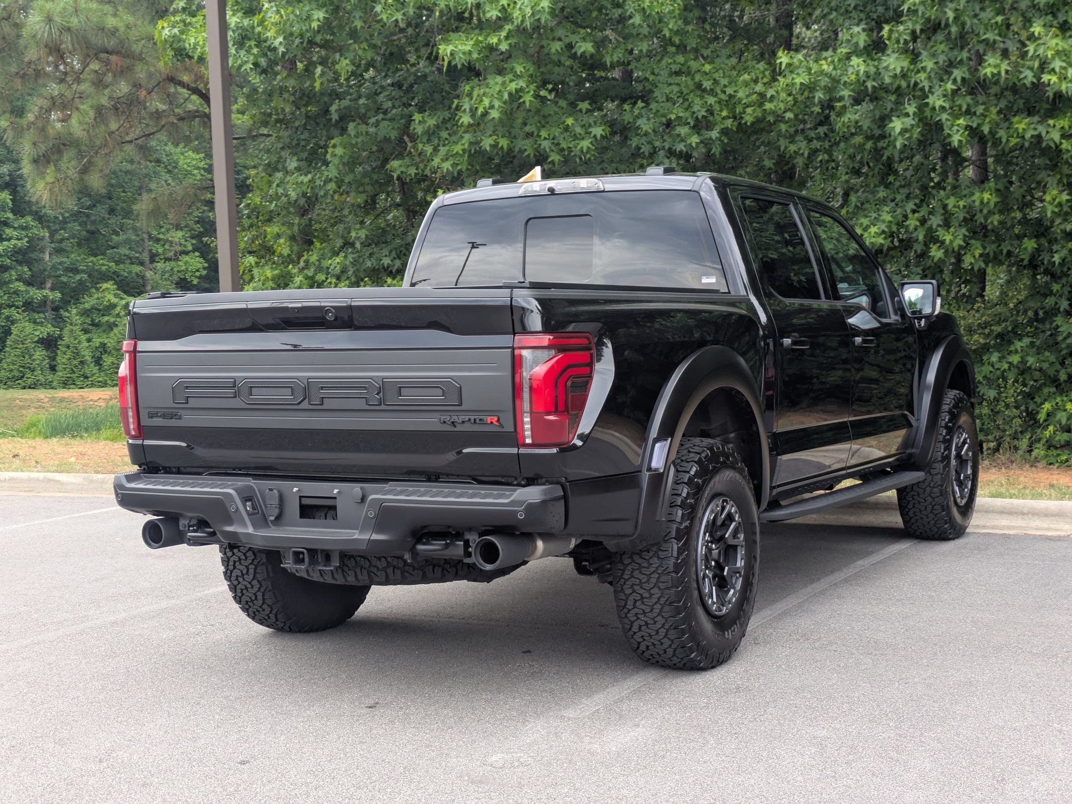 Certified 2025 Ford F150 Raptor w/ Equipment Group 803A Raptor R AWD/4WD image 3