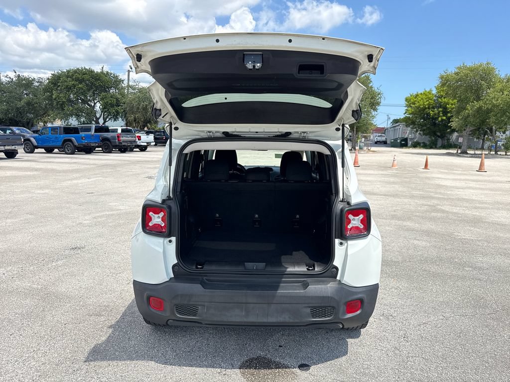 Used 2020 Jeep Renegade Altitude FWD image 25
