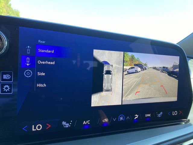 Used 2025 Chevrolet Traverse LT w/ Driver Confidence Package image 28