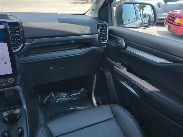 Certified 2025 Ford Ranger Lariat w/ Black Appearance Package image 17