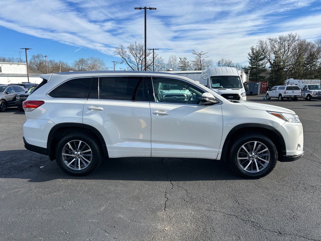 Used 2018 Toyota Highlander XLE w/ Carpet Mat Package (TMS) image 15