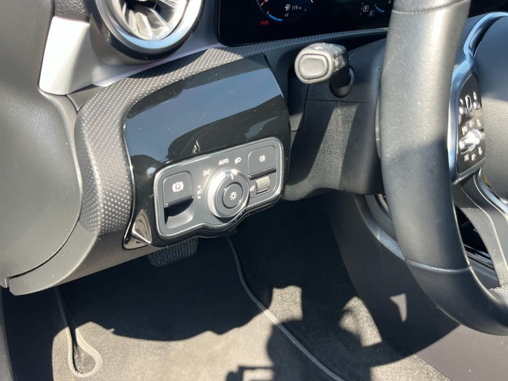 Used 2023 Mercedes-Benz CLA 250 image 34