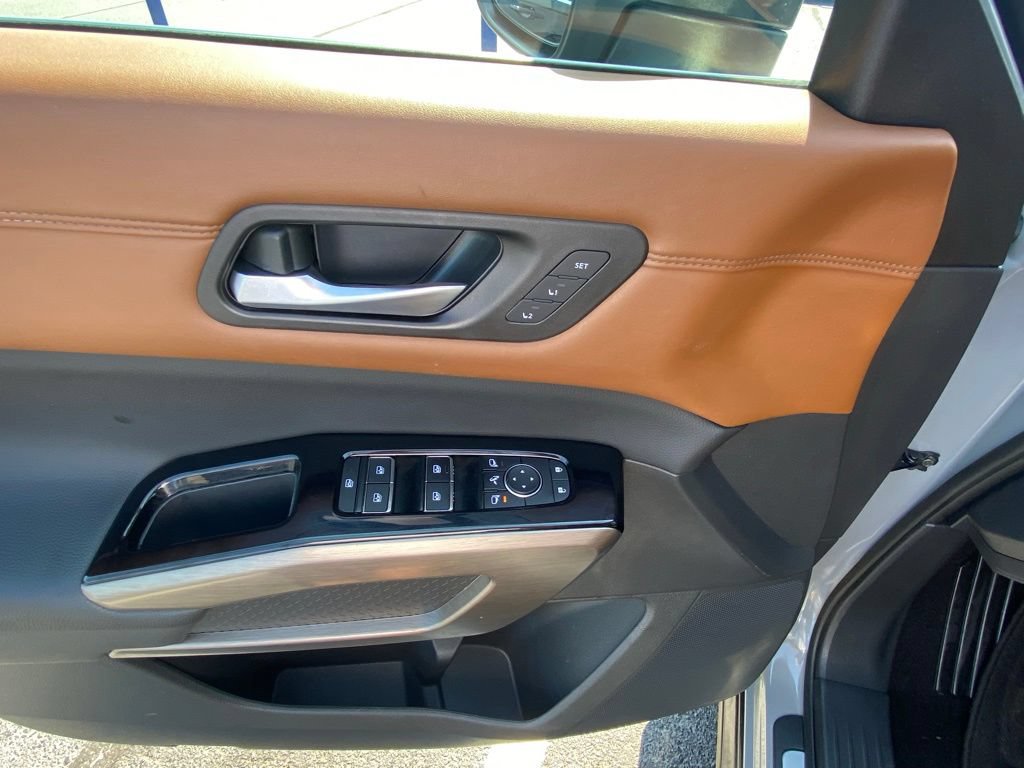 Used 2023 Nissan Pathfinder Platinum FWD image 11