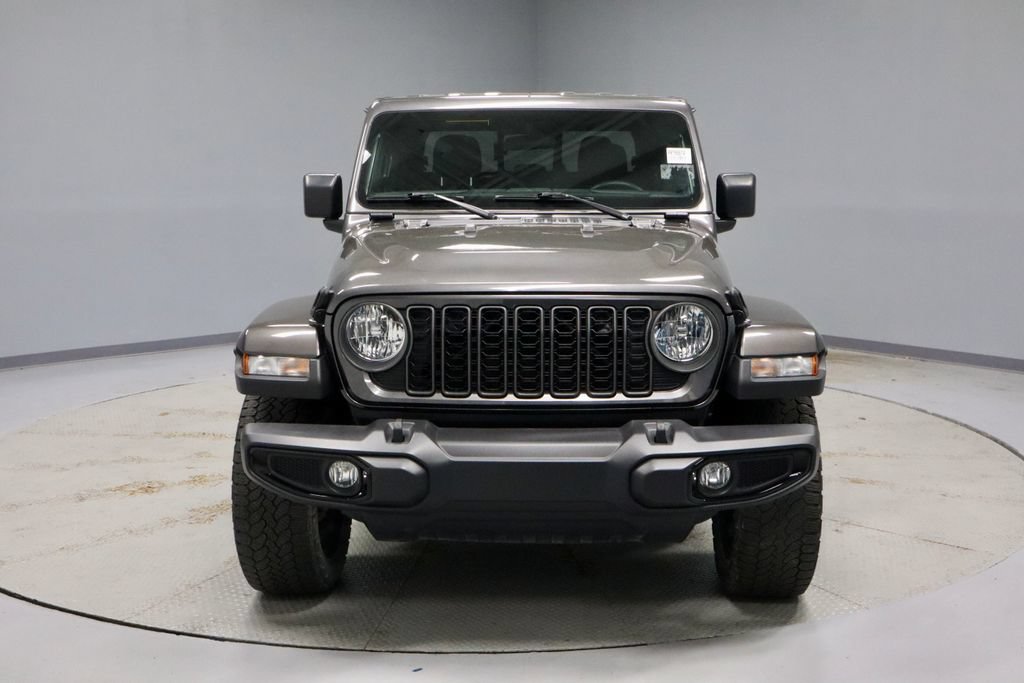 Used 2024 Jeep Gladiator Sport AWD/4WD image 5