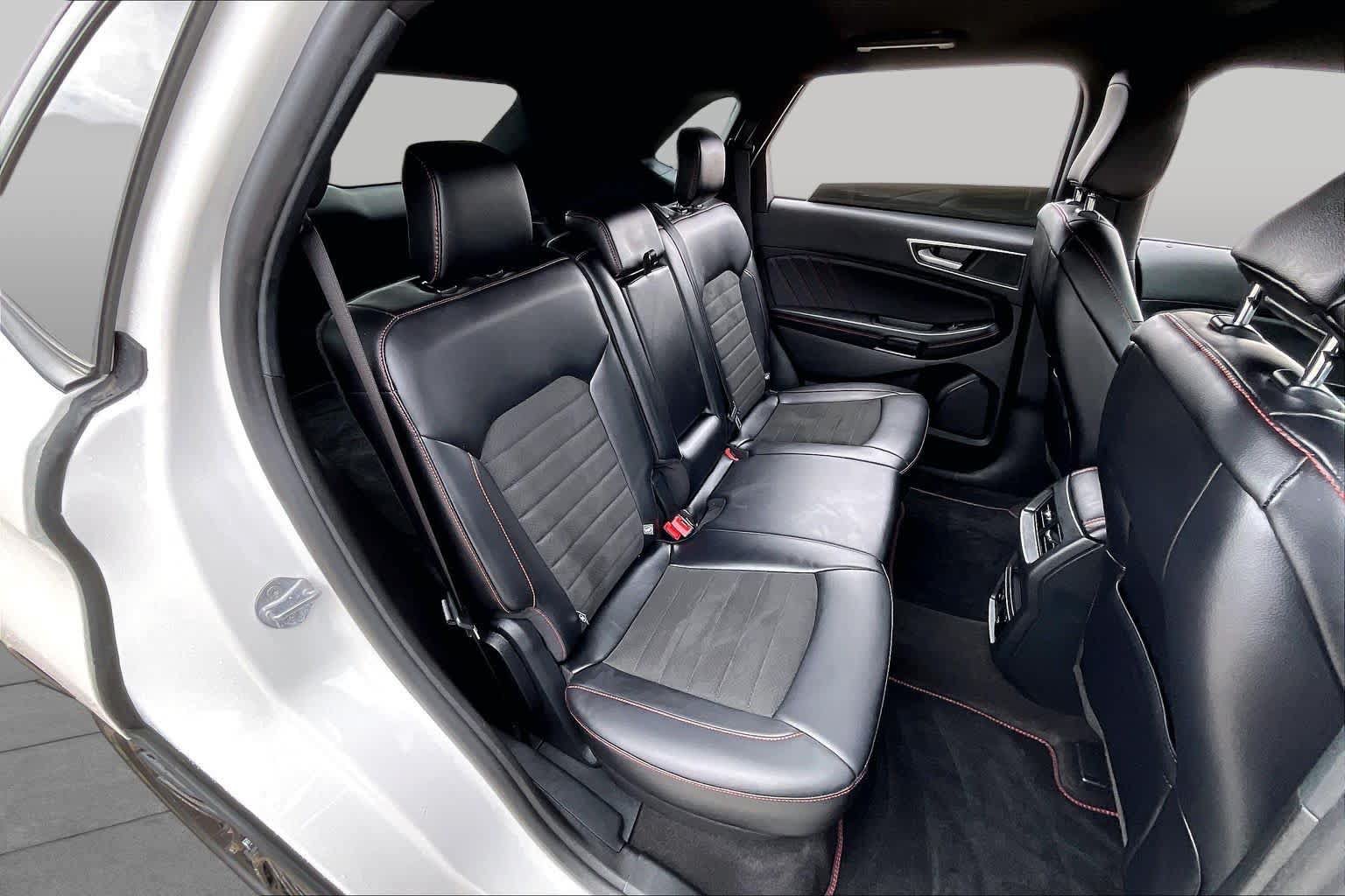 Certified 2024 Ford Edge ST-Line AWD/4WD image 18