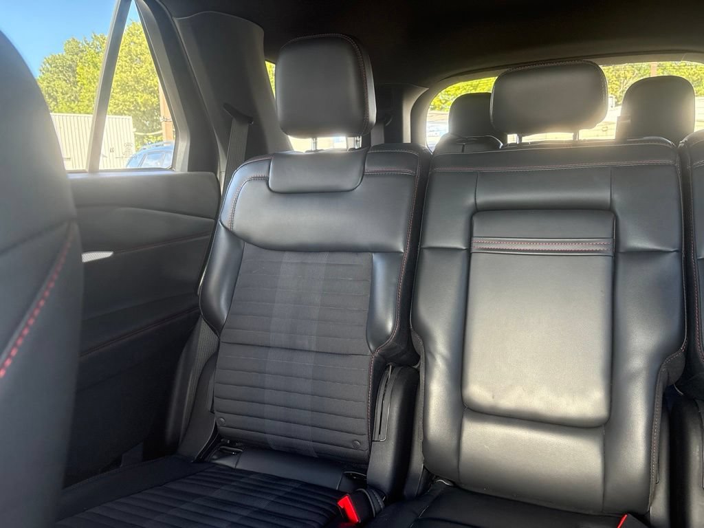 Certified 2025 Ford Explorer ST-Line w/ ST-Line Street Pack AWD/4WD image 18