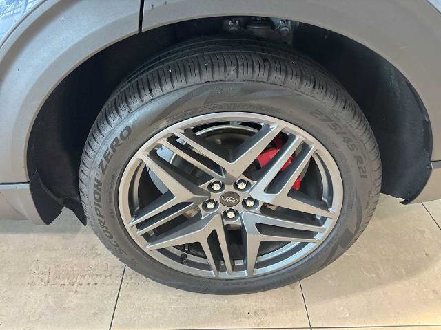 Certified 2025 Ford Explorer ST AWD/4WD image 32