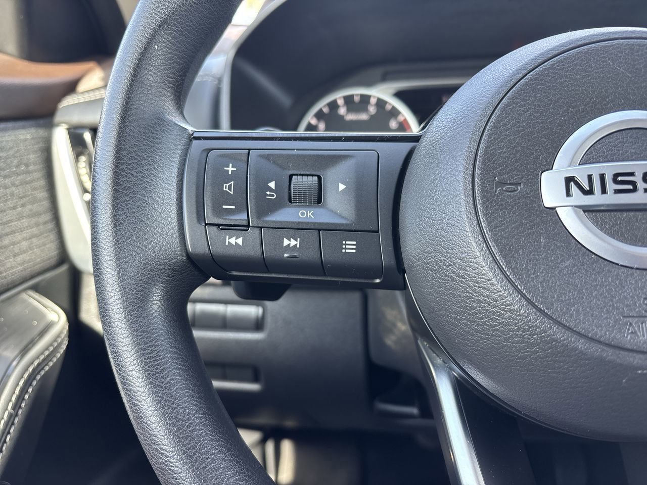 Used 2021 Nissan Rogue SV image 30