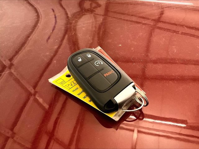 Used 2020 Jeep Cherokee Latitude Plus AWD/4WD image 9