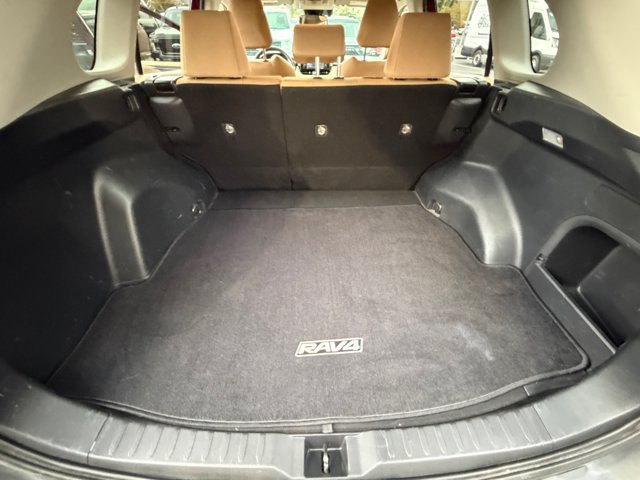 Used 2020 Toyota RAV4 LE w/ Carpet Mat Package AWD/4WD image 34