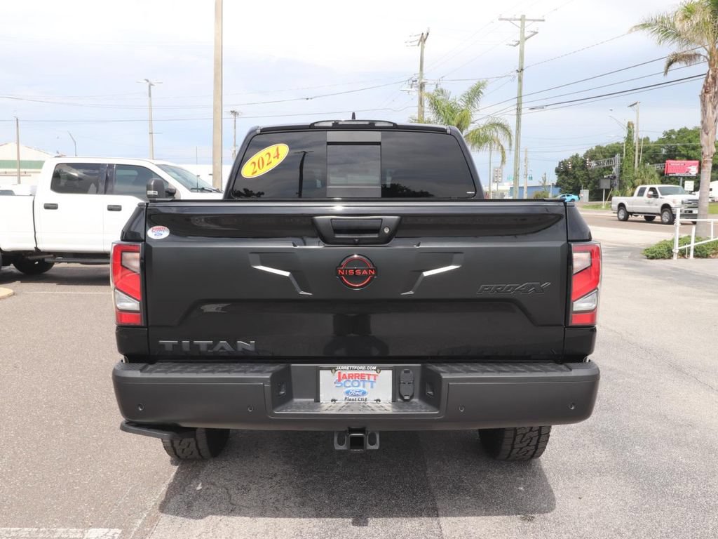 Used 2024 Nissan Titan PRO-4X w/ Pro-4x Convenience Package AWD/4WD image 14