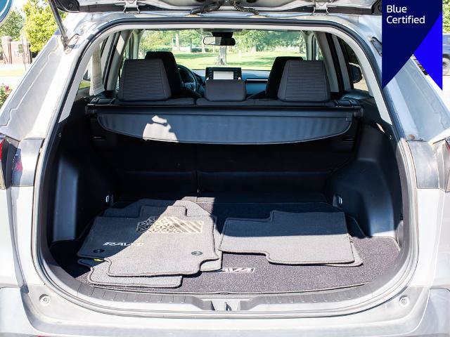 Used 2021 Toyota RAV4 LE w/ Carpet Mat Package (TMS) AWD/4WD image 21