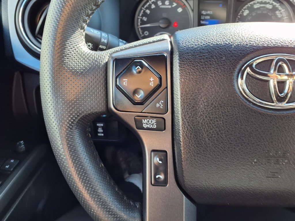 Used 2022 Toyota Tacoma TRD Sport AWD/4WD image 17