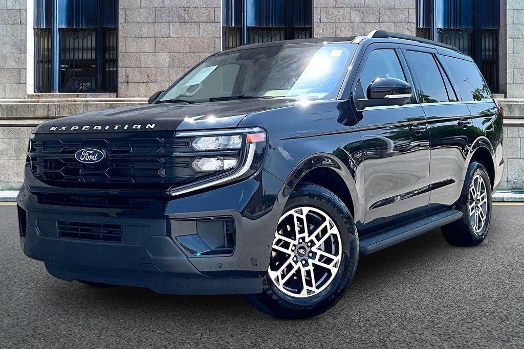 Certified 2025 Ford Expedition Active RWD image 2