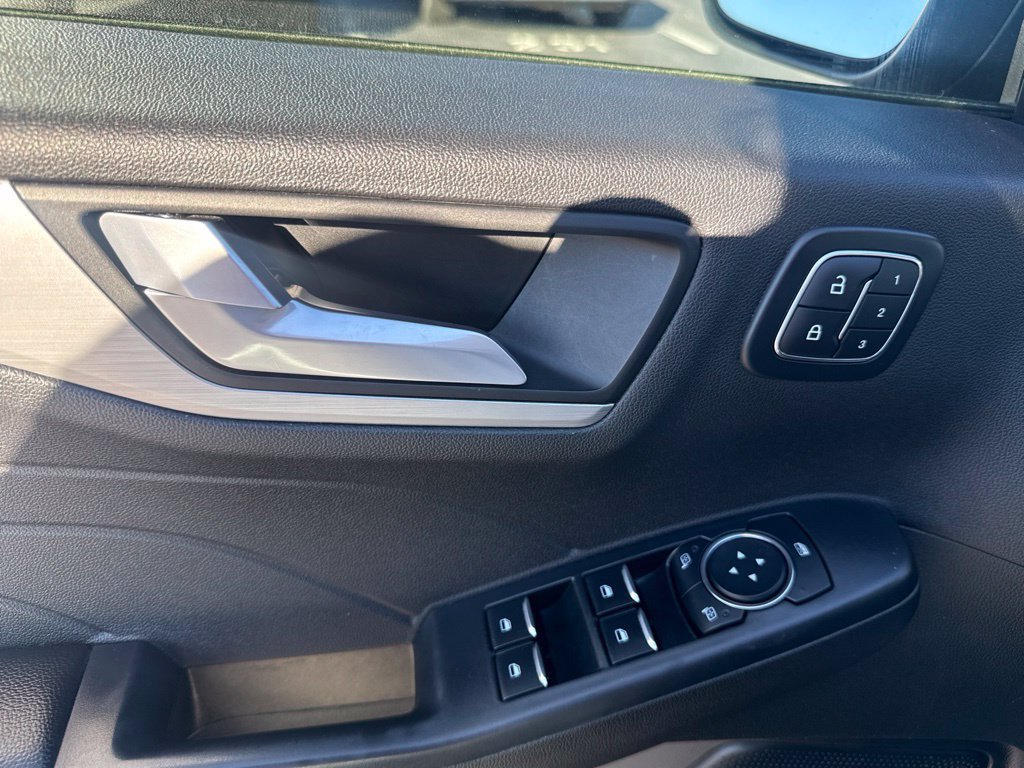 Certified 2024 Ford Escape Platinum AWD/4WD image 21