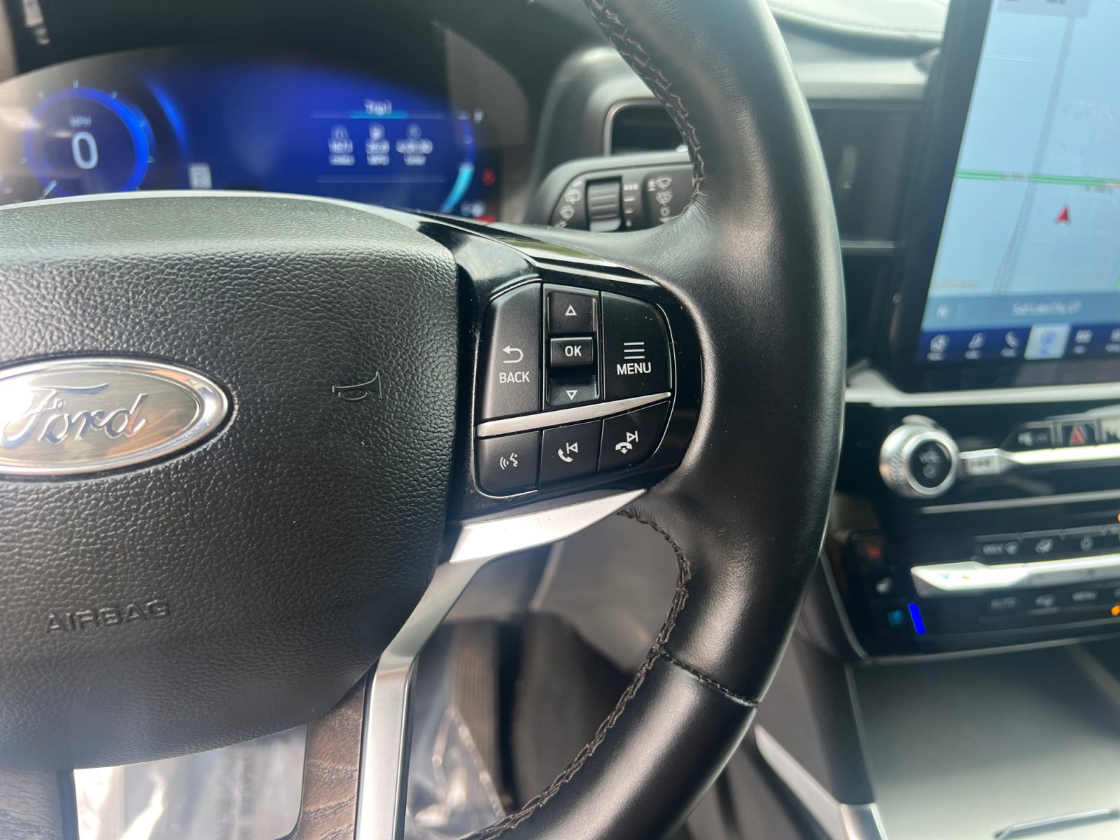 Certified 2023 Ford Explorer Platinum w/ Technology Package AWD/4WD image 17