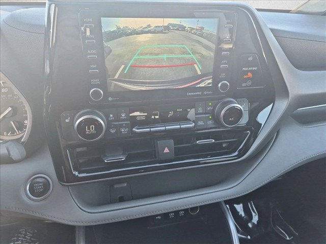 Used 2021 Toyota Highlander XLE AWD/4WD image 15
