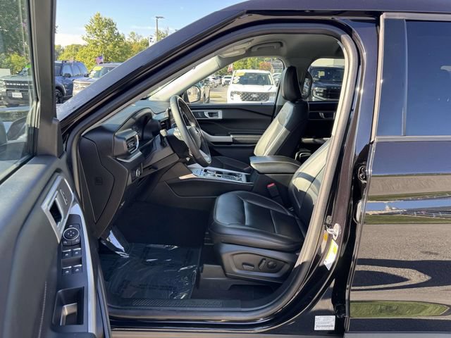 Certified 2023 Ford Explorer XLT w/ Equipment Group 202A AWD/4WD image 17
