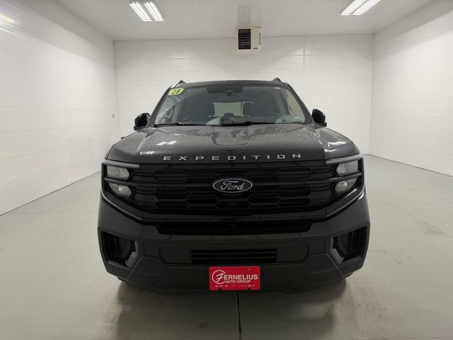 Certified 2025 Ford Expedition Active AWD/4WD image 2