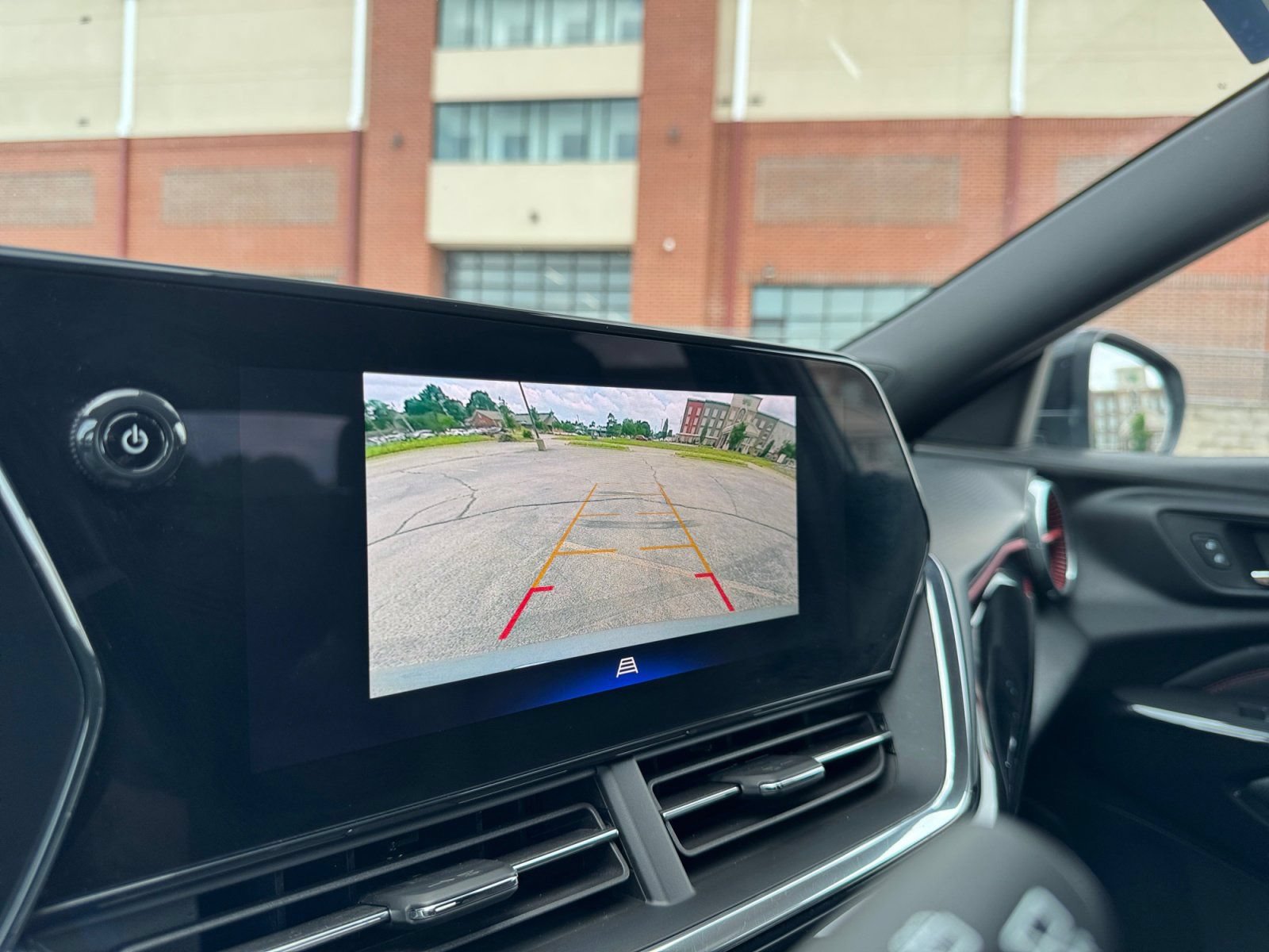 Used 2025 Chevrolet Trax RS FWD image 26