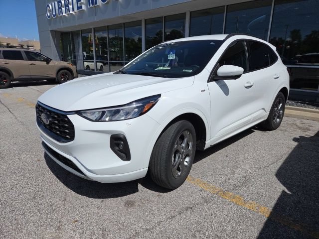 Certified 2023 Ford Escape ST-Line Select w/ Tech Pack #2 AWD/4WD image 2