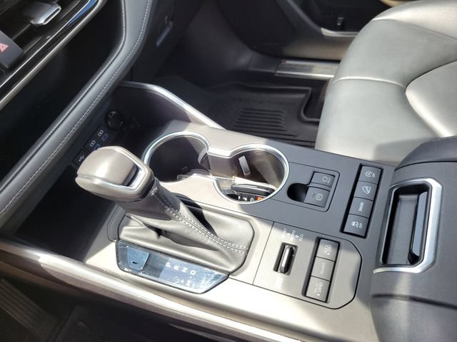 Used 2022 Toyota Highlander XLE AWD/4WD image 20