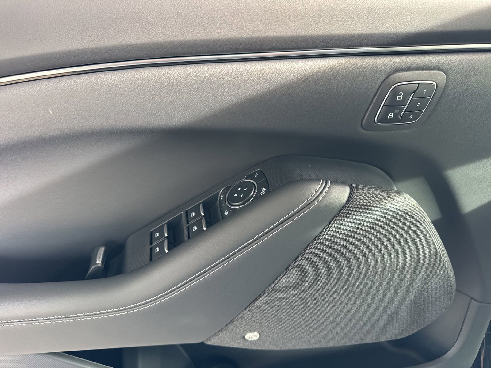 Certified 2025 Ford Mustang Mach-E Premium image 23