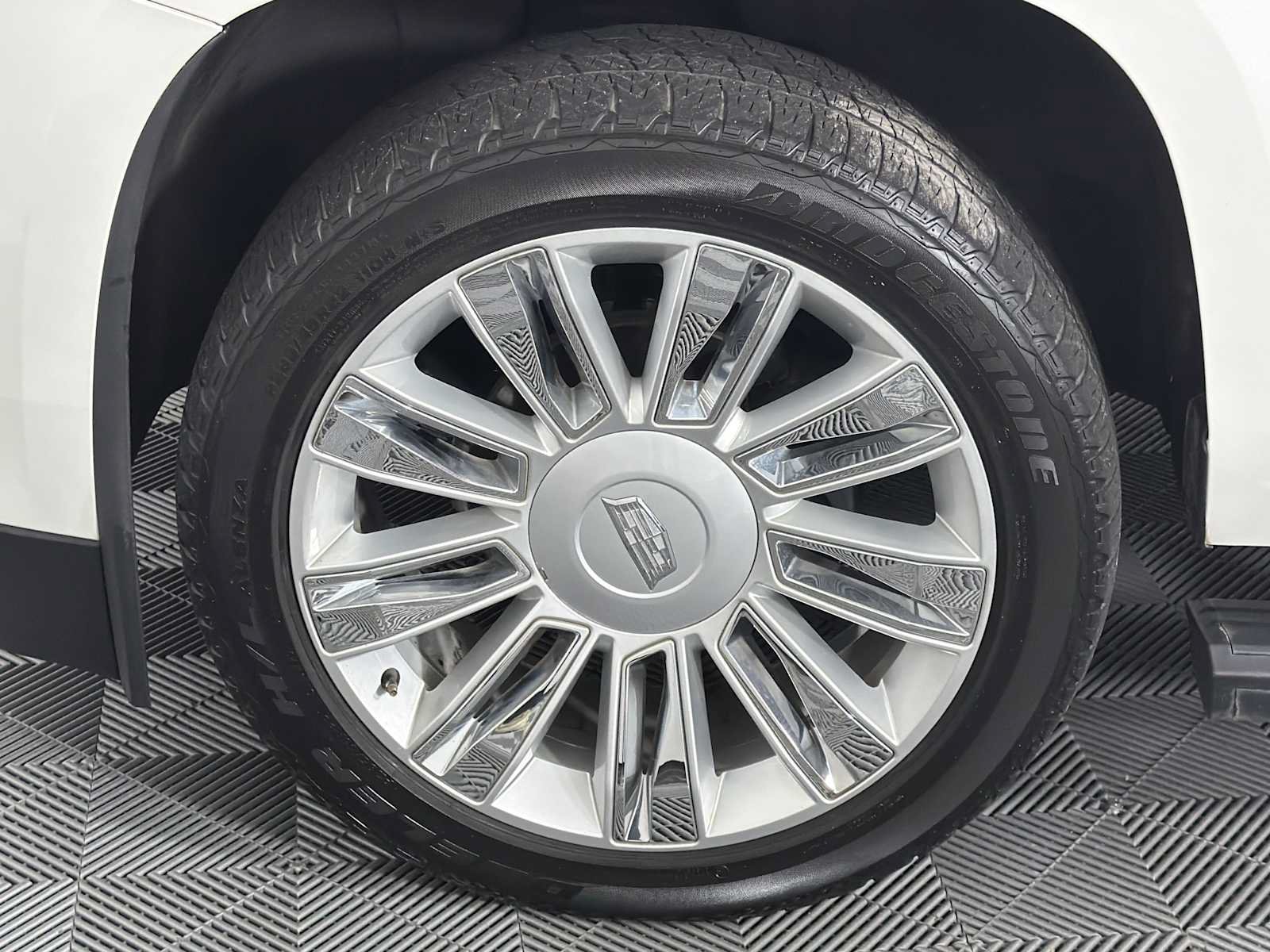 Used 2019 Cadillac Escalade Platinum AWD/4WD image 15
