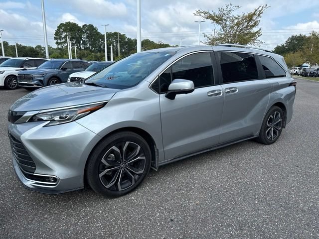 Used 2025 Toyota Sienna Platinum FWD image 14