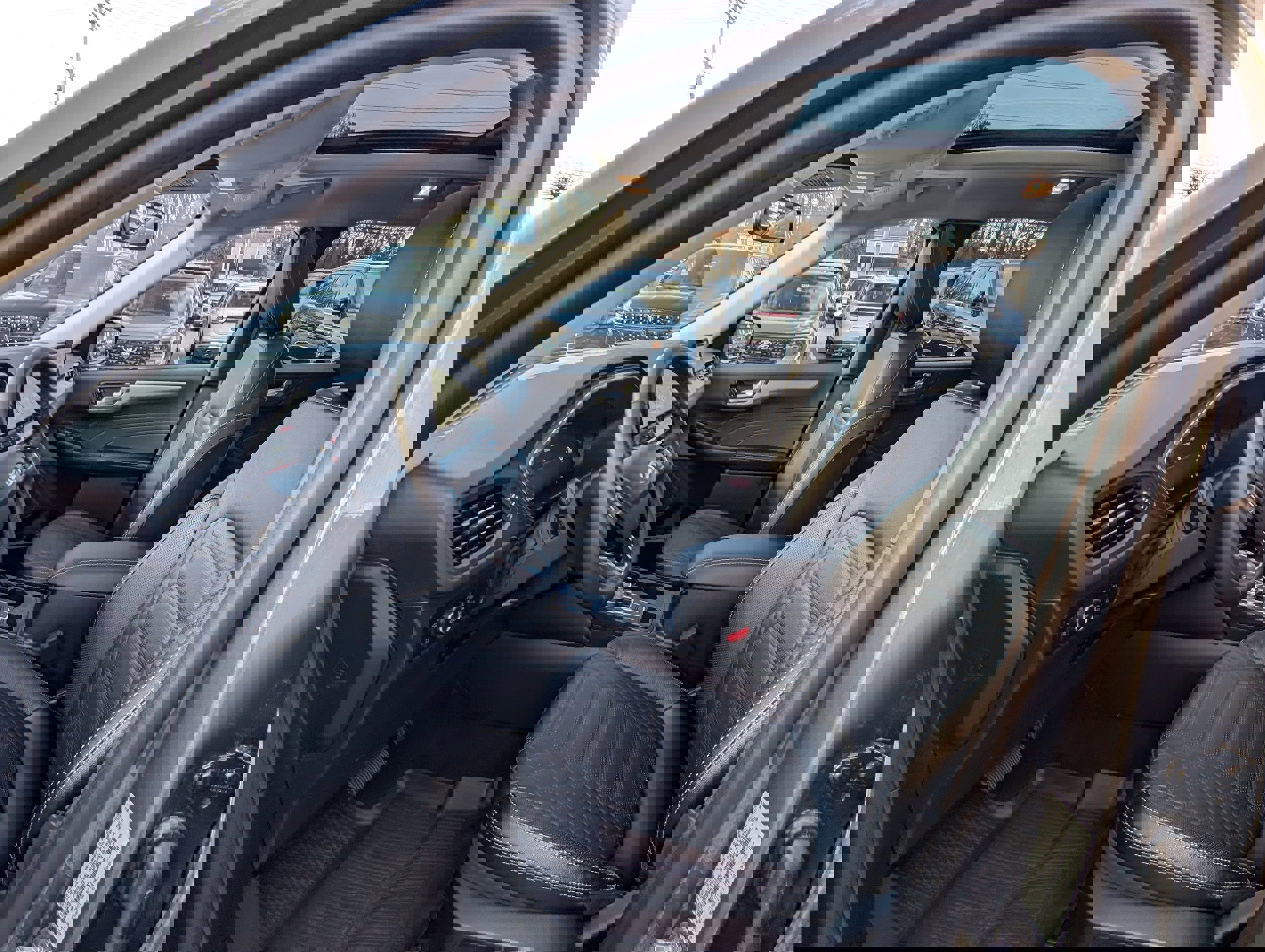 Certified 2023 Ford Escape SE w/ PHEV Premium Package image 17