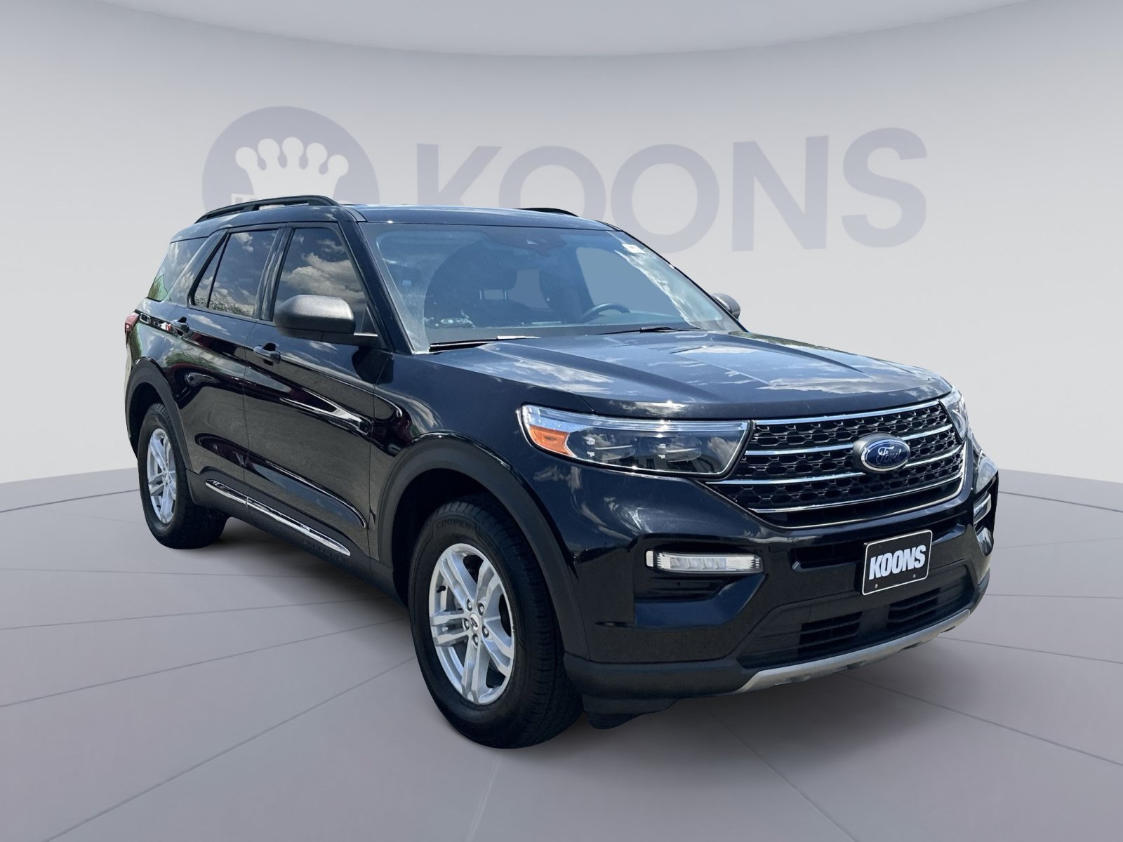 Certified 2022 Ford Explorer XLT w/ Equipment Group 202A AWD/4WD image 18
