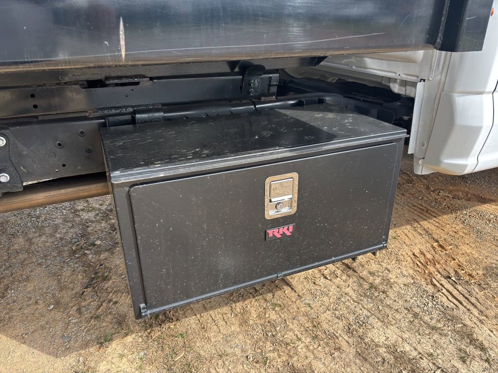 Certified 2024 Ford F550 4x4 SuperCab Super Duty image 9