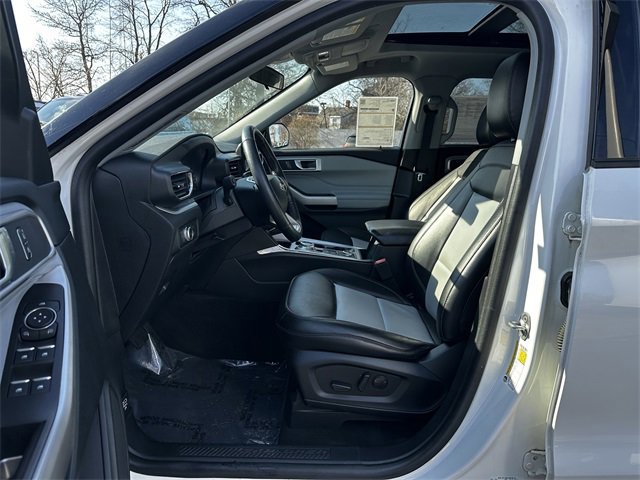 Certified 2022 Ford Explorer XLT w/ Equipment Group 202A image 20