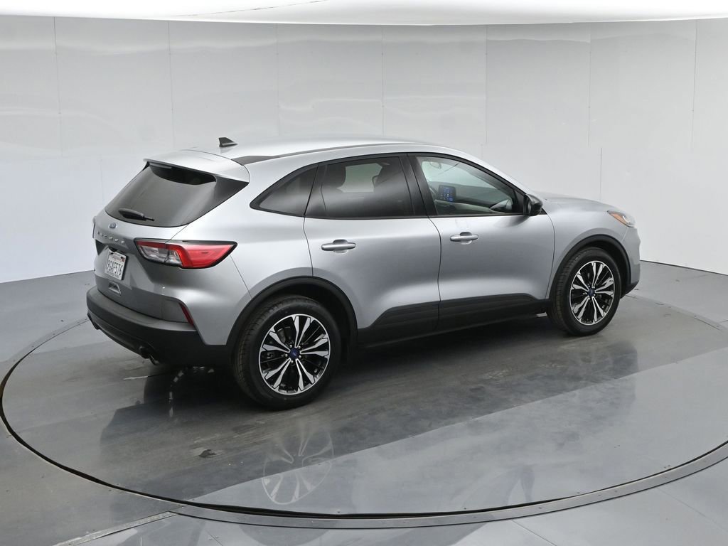 Certified 2022 Ford Escape SE w/ SE Sport Appearance Package image 16
