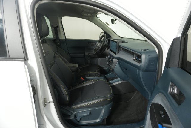 Certified 2025 Ford Maverick Lobo AWD/4WD image 30