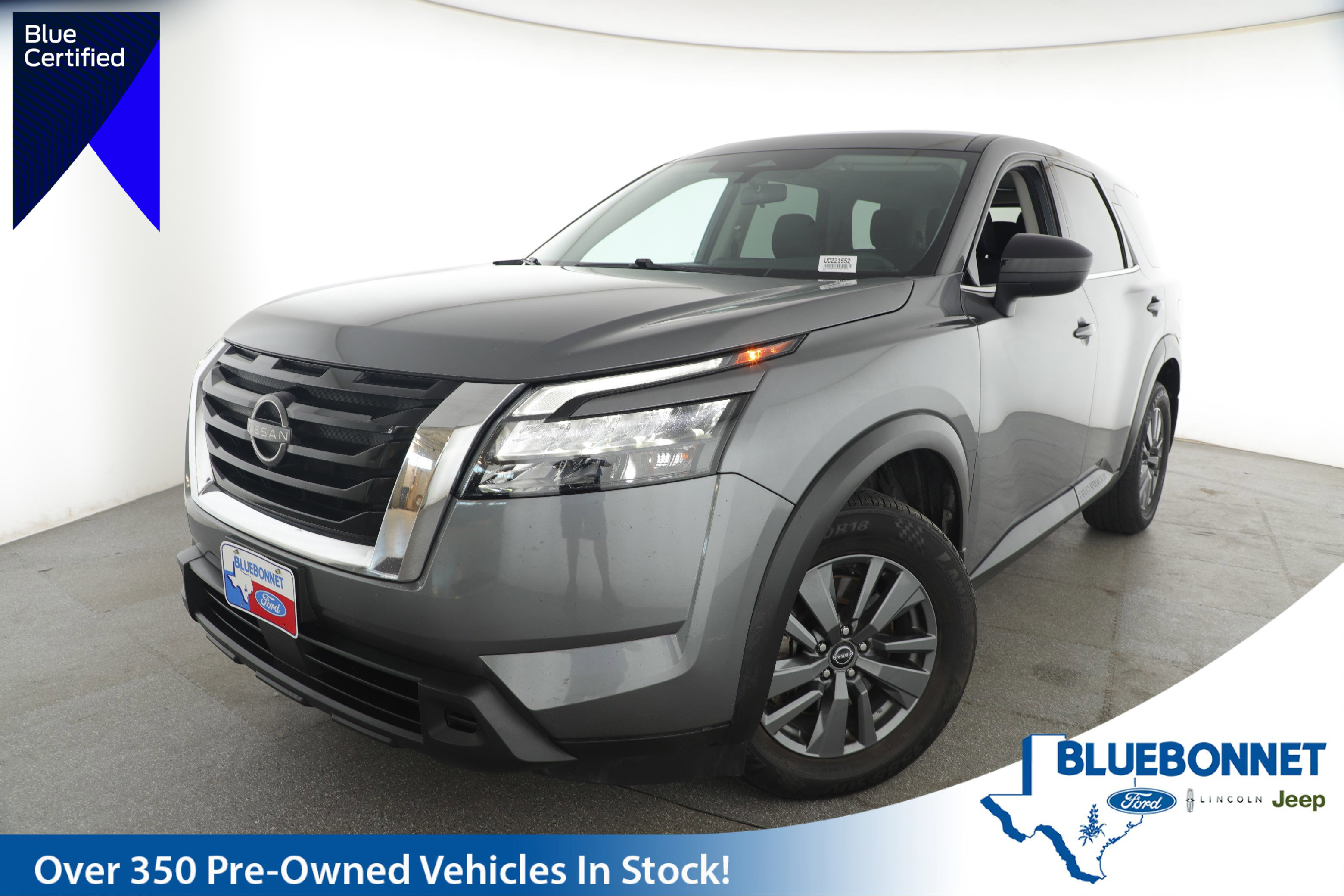 Used 2023 Nissan Pathfinder S image 1