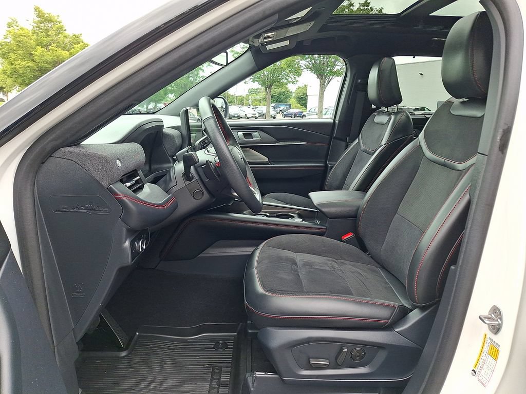Certified 2025 Ford Explorer ST AWD/4WD image 15