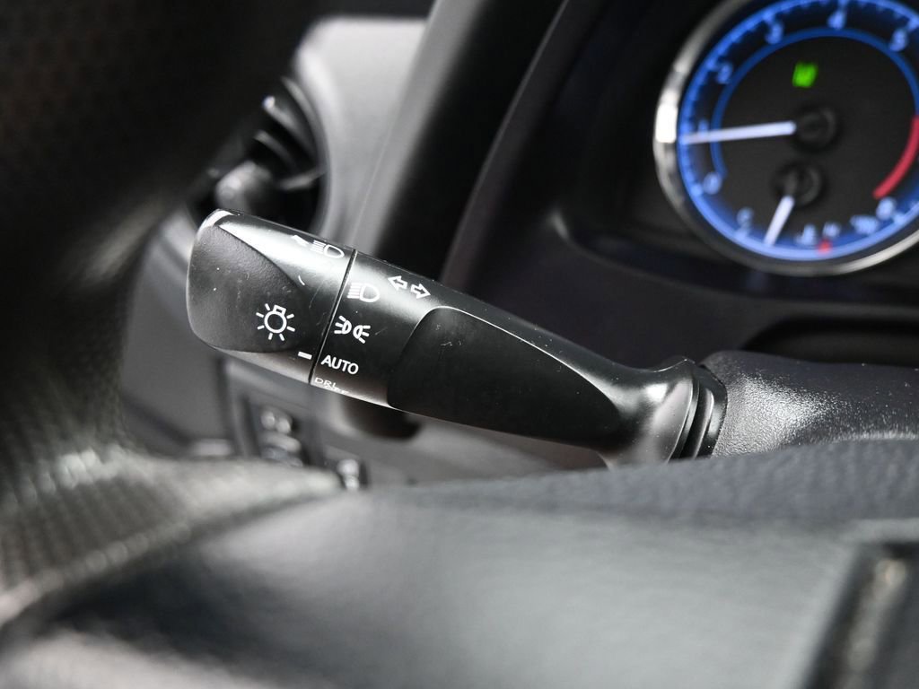 Used 2018 Toyota Corolla L image 39