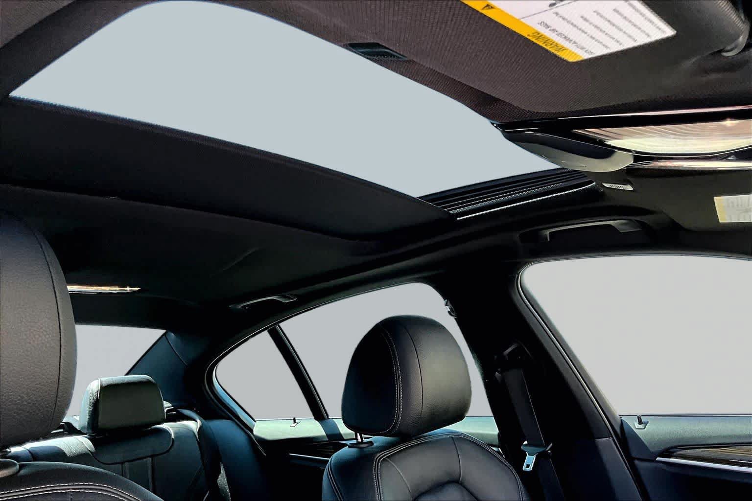 Used 2019 BMW 530i RWD image 14