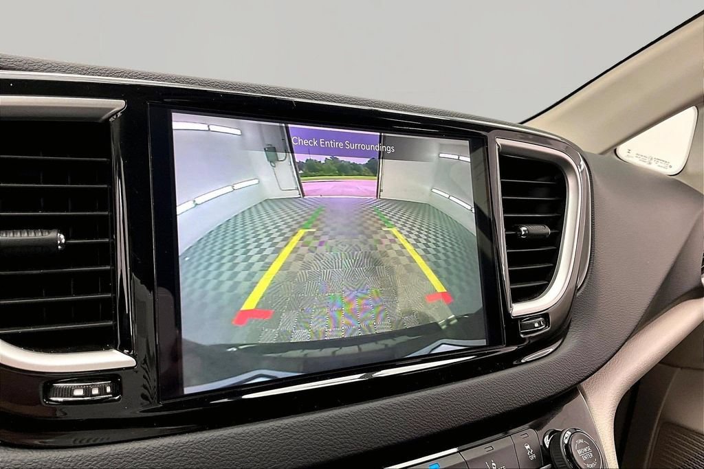 Used 2024 Chrysler Pacifica Touring-L FWD image 21